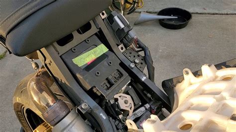 kawasaki zx6r ecu location